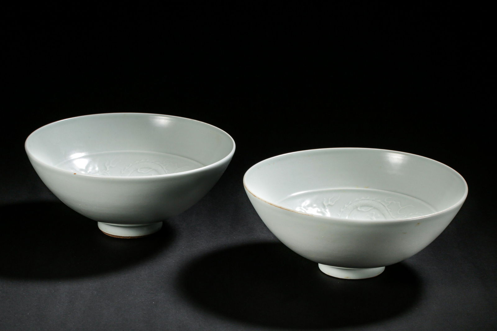 A PAIR OF CHINESE YUAN DYNASTY SHUFU WARE PLATES (1 of 15)