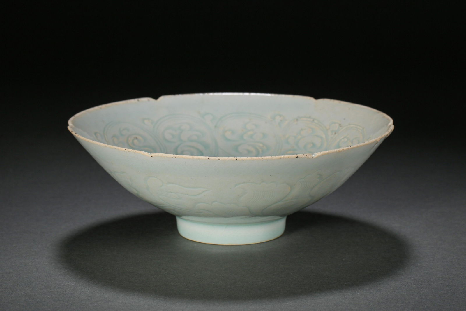SOUTH SONG DYNASTY HUTIAN WARE GREEN GLAZE FLOWER MOUTH BOWL (1 of 9)