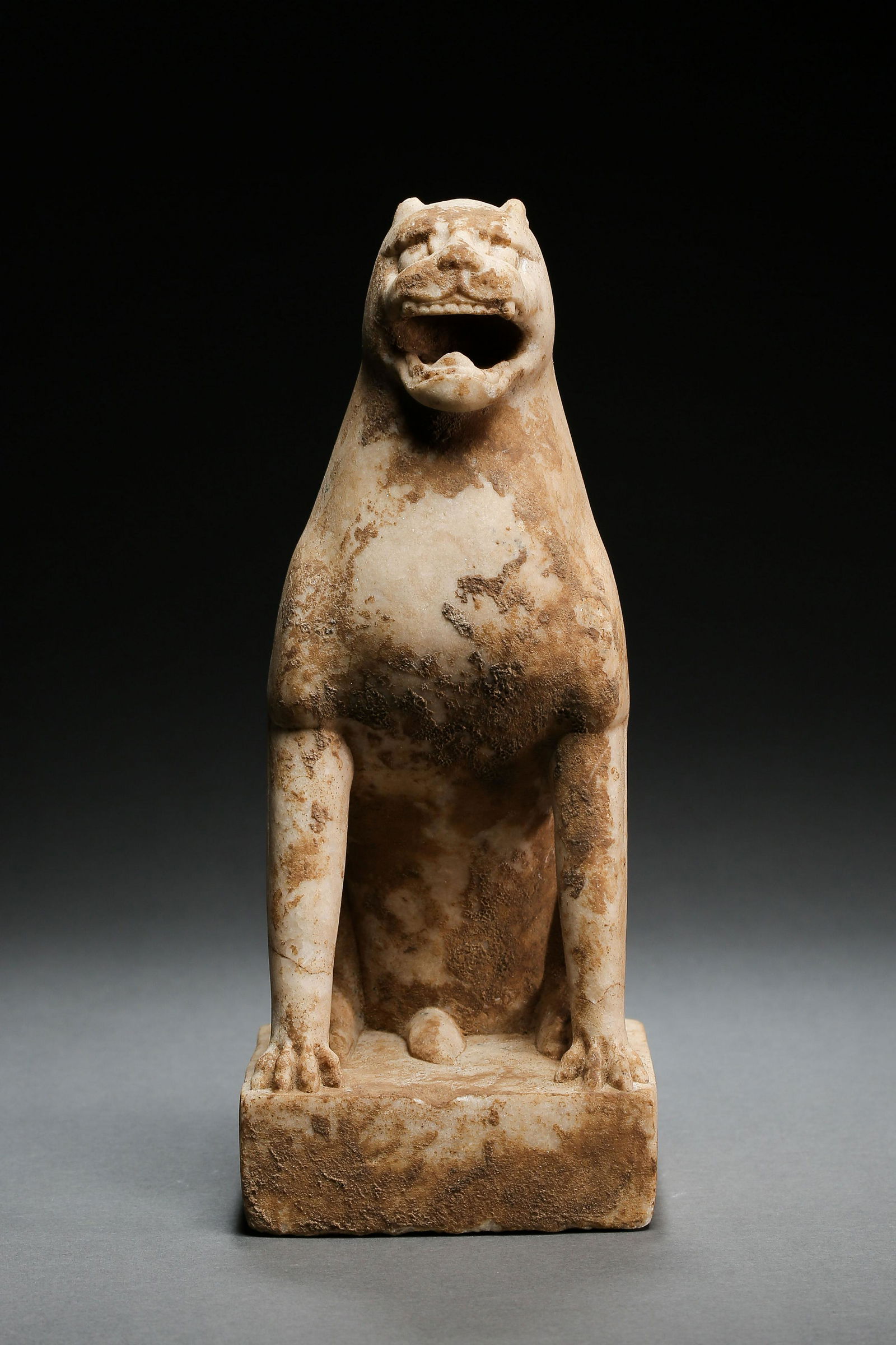 CHINESE TANG DYNASTY WHITE MARBLE LION STATUE (1 of 9)