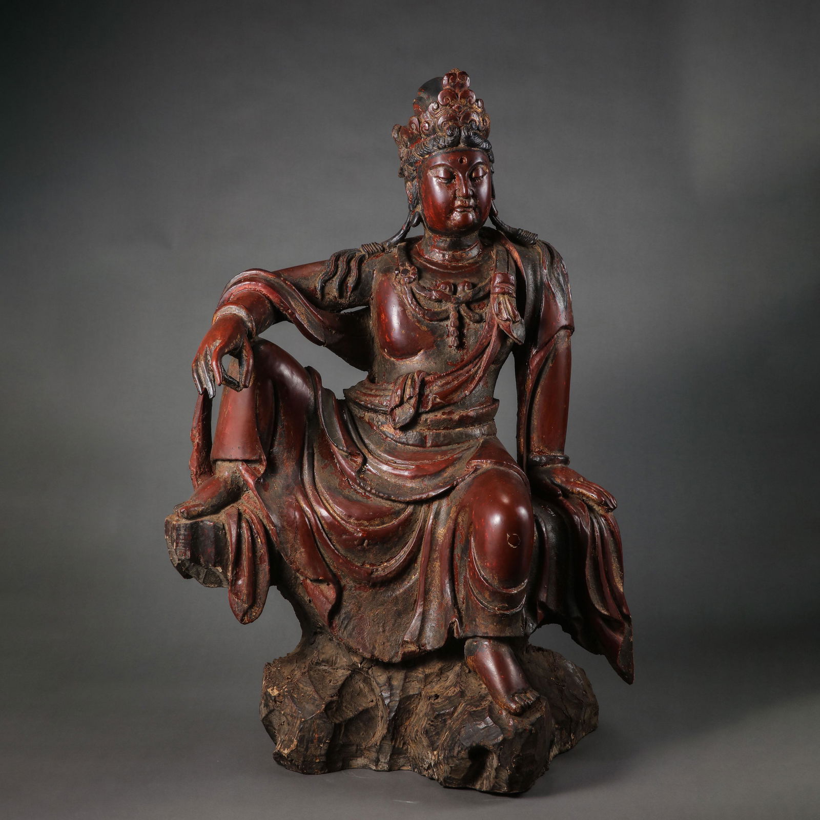 SEATED STATUE OF THE LACQUERED GOLDEN BUDDHA, MING DYNASTY, CHINA (1 of 11)