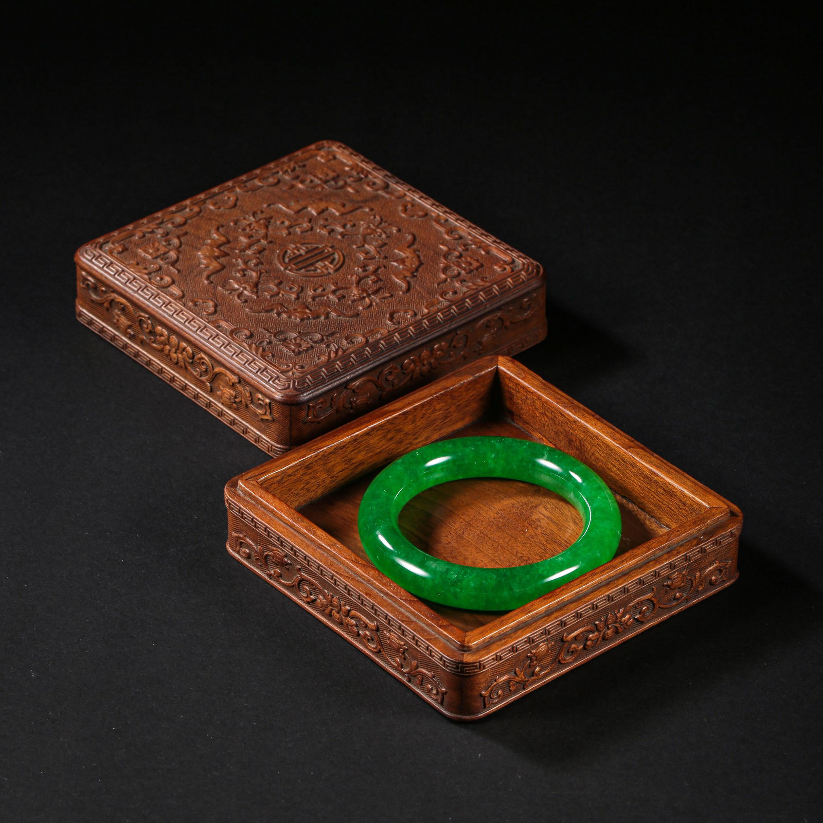 CHINESE QING DYNASTY JADE BRACELET (1 of 9)