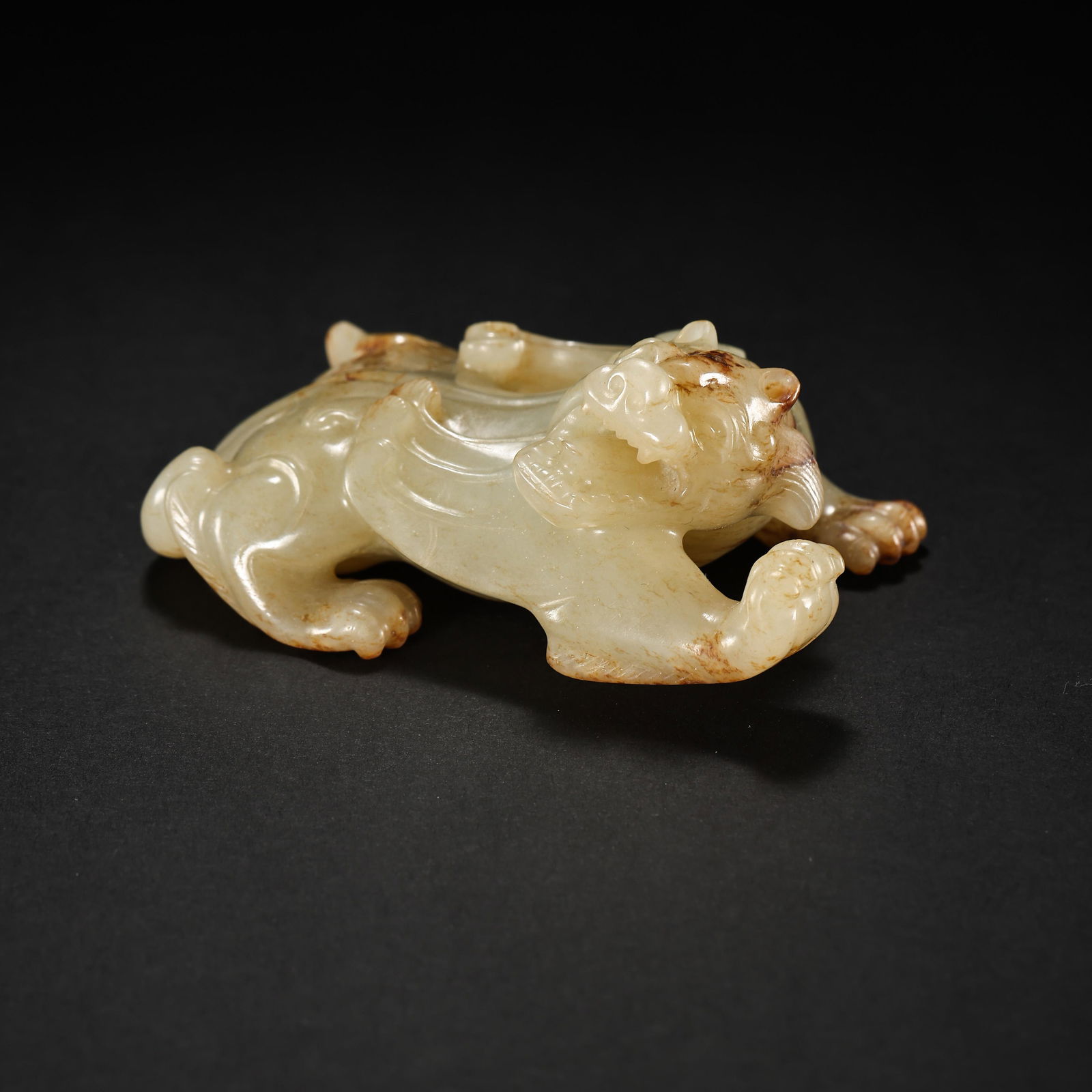 CHINESE HAN DYNASTY HETIAN JADE BEAST (1 of 10)