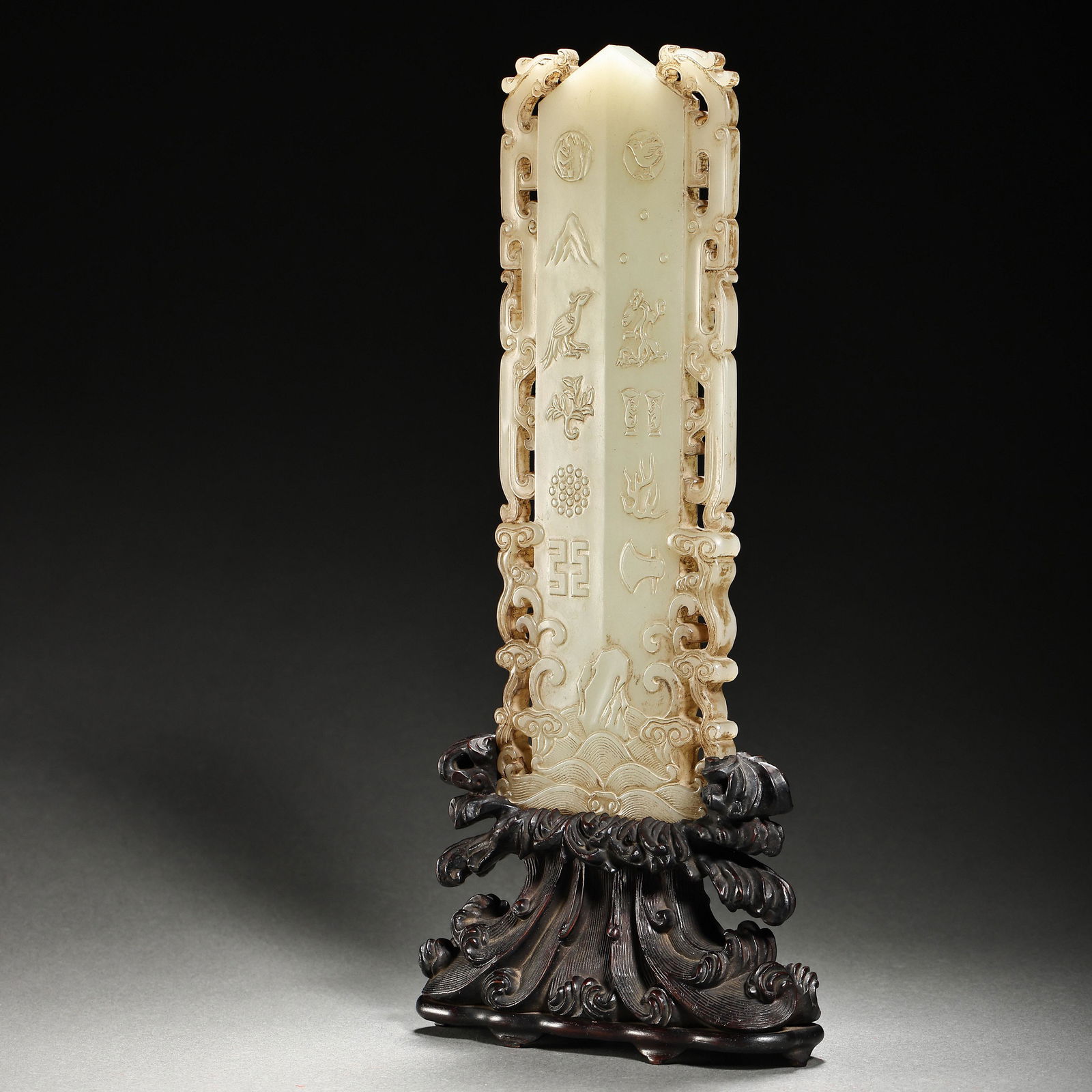CHINESE QING DYNASTY HETIAN JADE ORNAMENT (1 of 7)