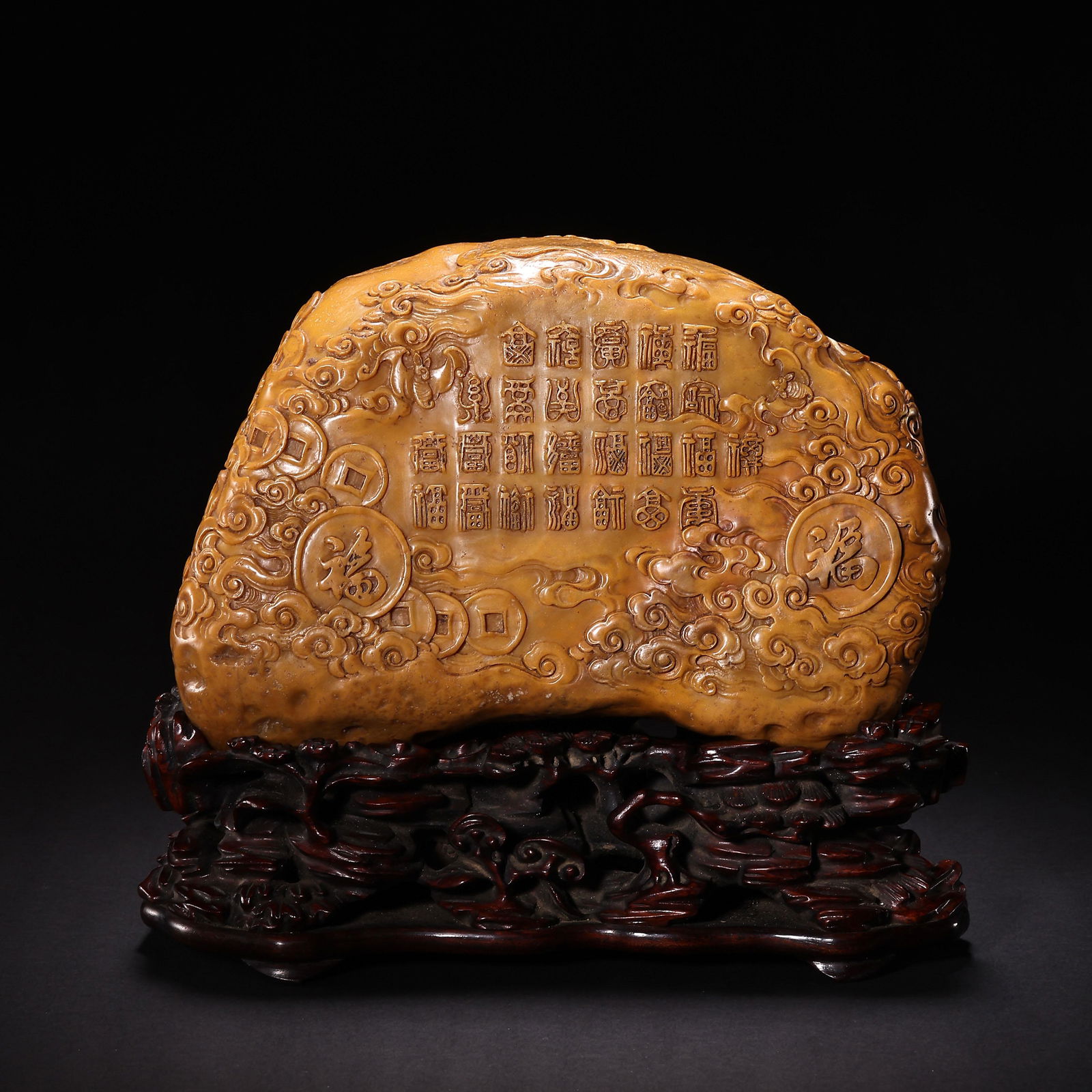 CHINESE QING DYNASTY TIAN HUANG ORNAMENT: CHINESE QING DYNASTY TIAN HUANG ORNAMENT H. 11 cm. W. 11 cm. Weight 1830 gram.