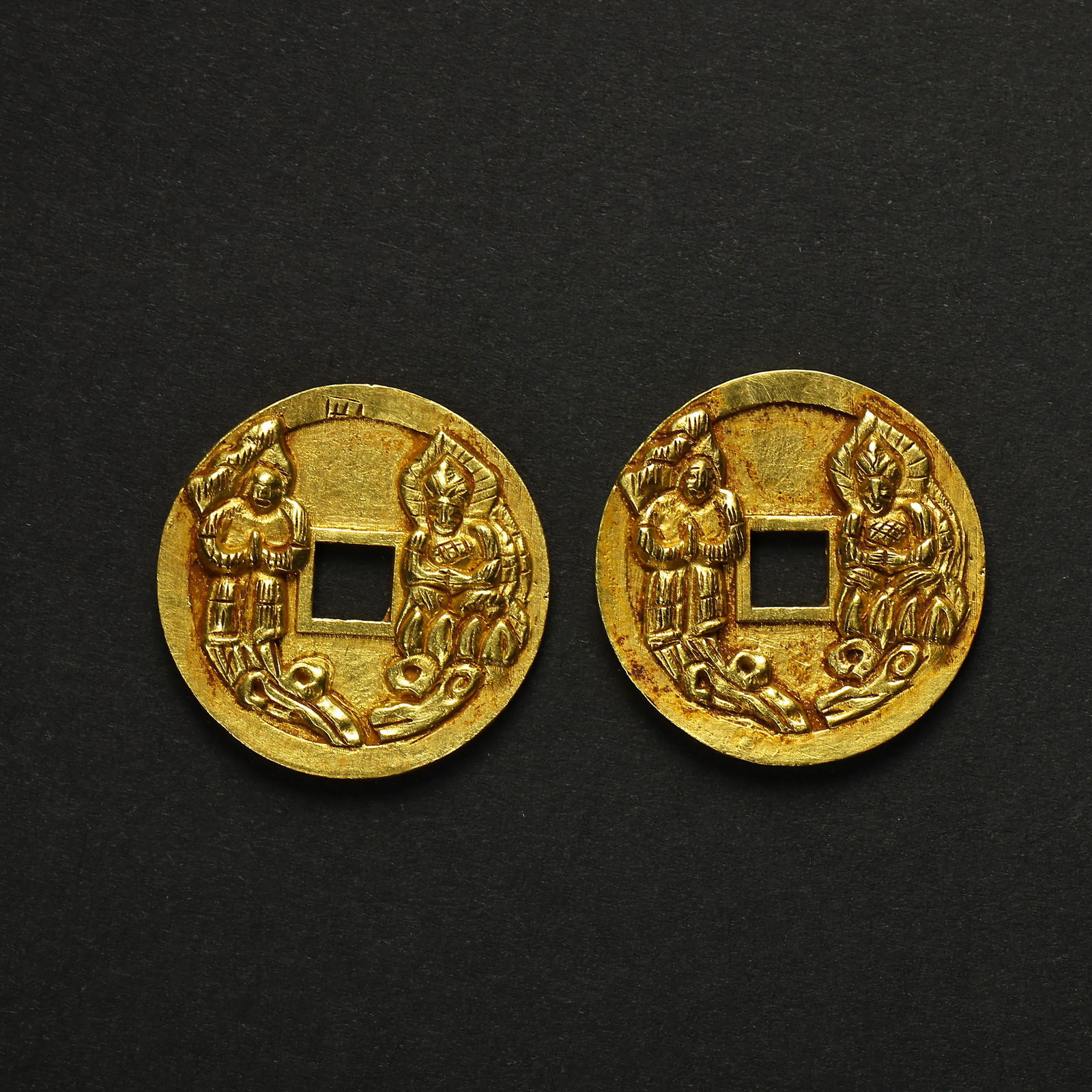 A PAIR OF PURE COINS, HAN DYNASTY, CHINA (1 of 6)