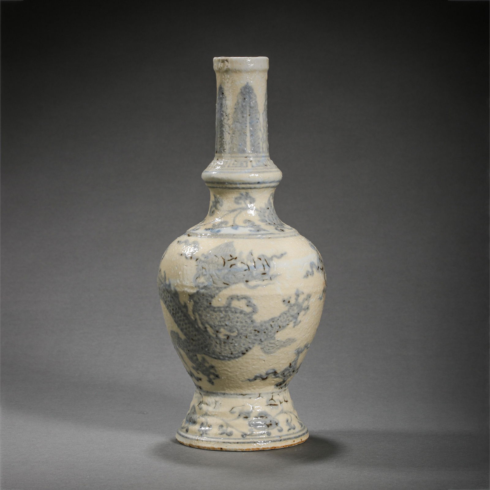 CHINESE MING DYNASTY DRAGON PATTERN LONG-NECKED BOTTLE (1 of 8)