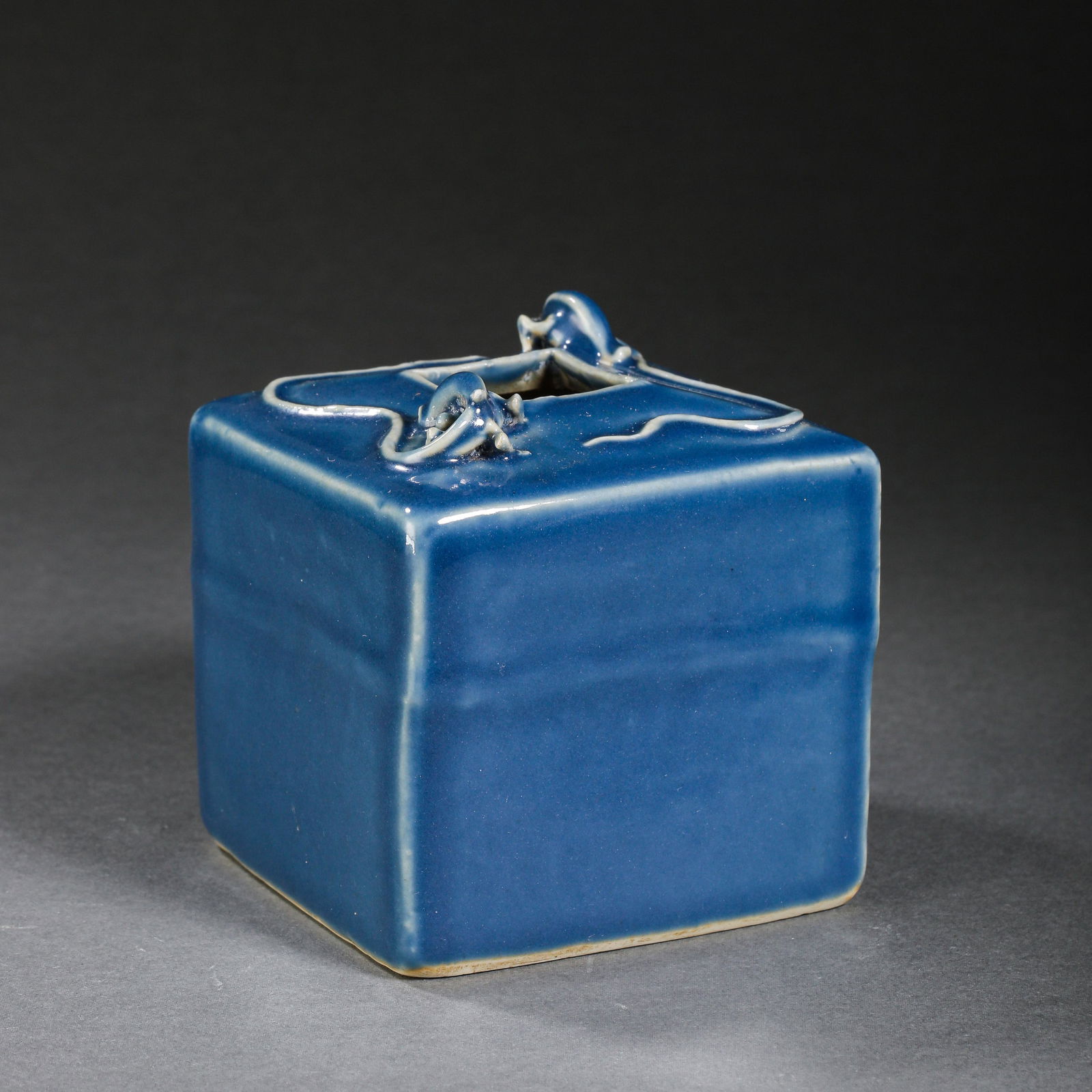 CHINESE YUAN DYNASTY JI BLUE GLAZE WATER CUP (1 of 8)