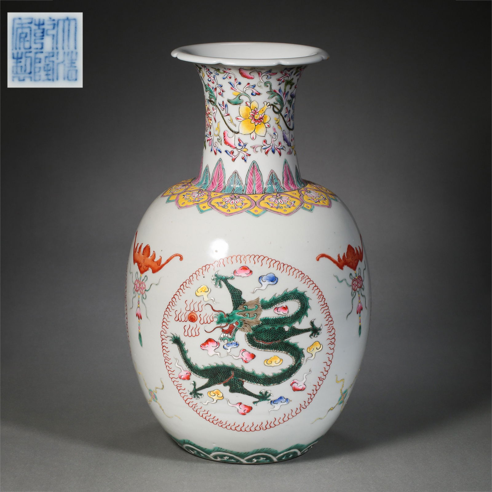 FAMILLE ROSE DRAGON PATTERN BOTTLE, QIANLONG PERIOD, QING DYNASTY, CHINA (1 of 10)