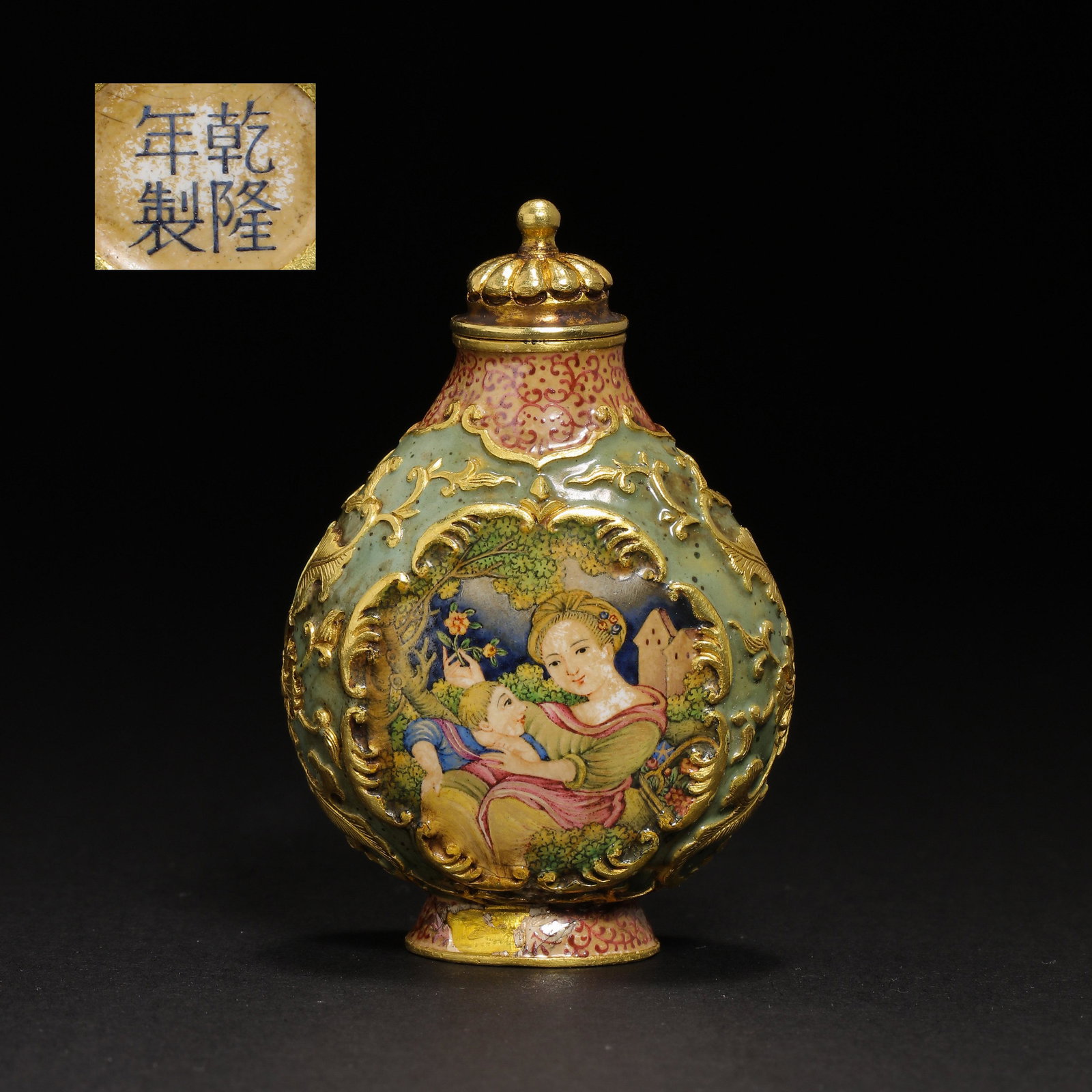 CHINA'S QING DYNASTY, QIANLONG PERIOD, GOLDEN ENAMEL COLOR SNUFF BOTTLE (1 of 8)