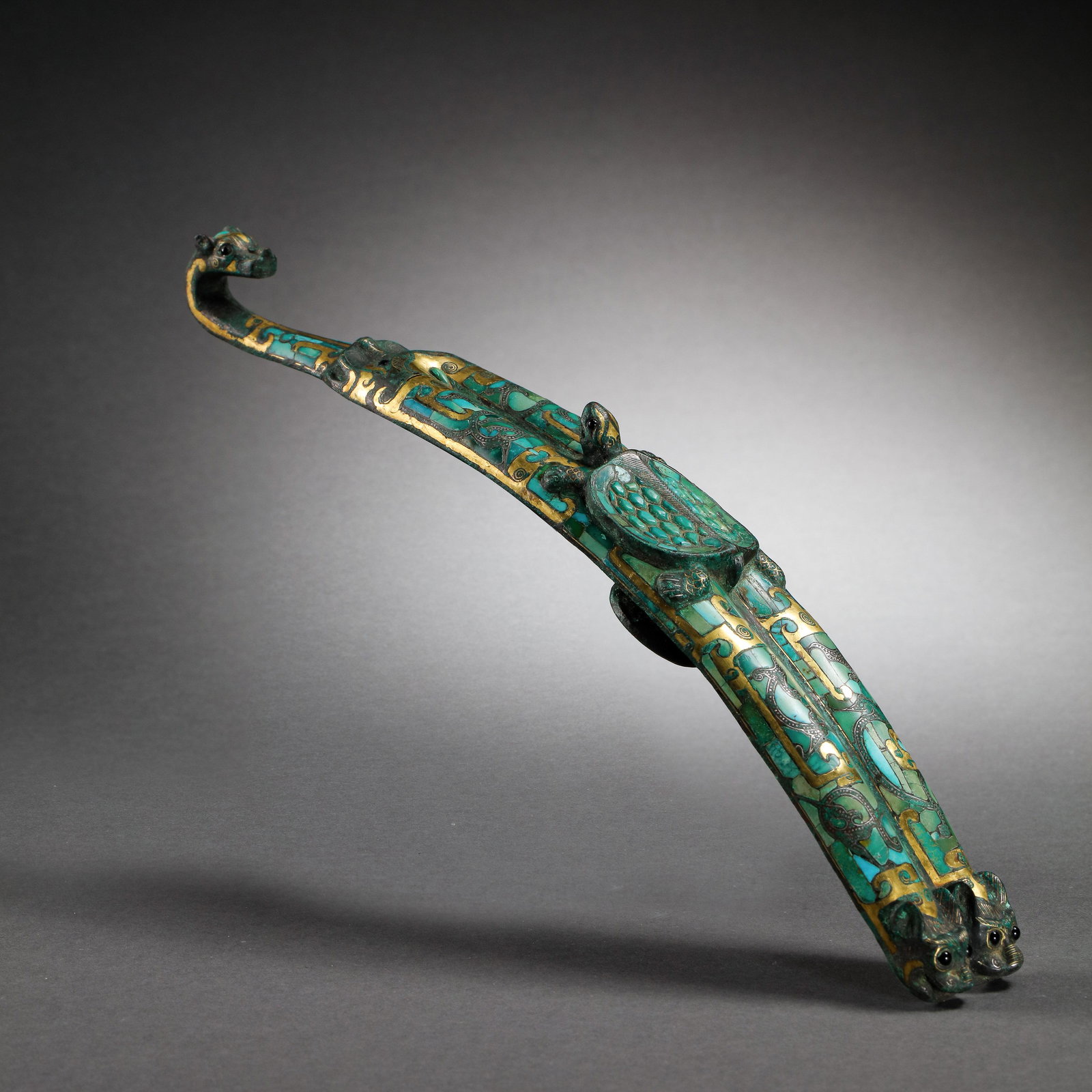 CHINA'S WAR AND HAN DYNASTIES BRONZE WITH GOLD AND SILVER BELT HOOK: CHINA'S WAR AND HAN DYNASTIES BRONZE WITH GOLD AND SILVER BELT HOOK H. 26.5 cm. W. 4.5 cm. Weight 493 gram.