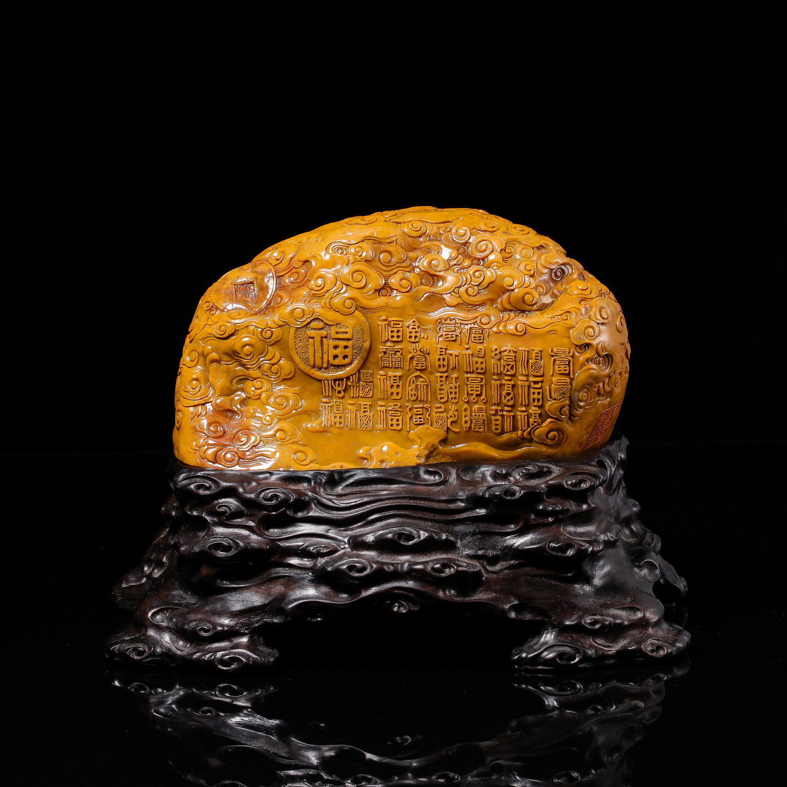 CHINESE QING DYNASTY TIANHUANG ORNAMENT: CHINESE QING DYNASTY TIANHUANG ORNAMENT H. 7.5 cm. W. 14.5 cm. Weight 1497 gram.