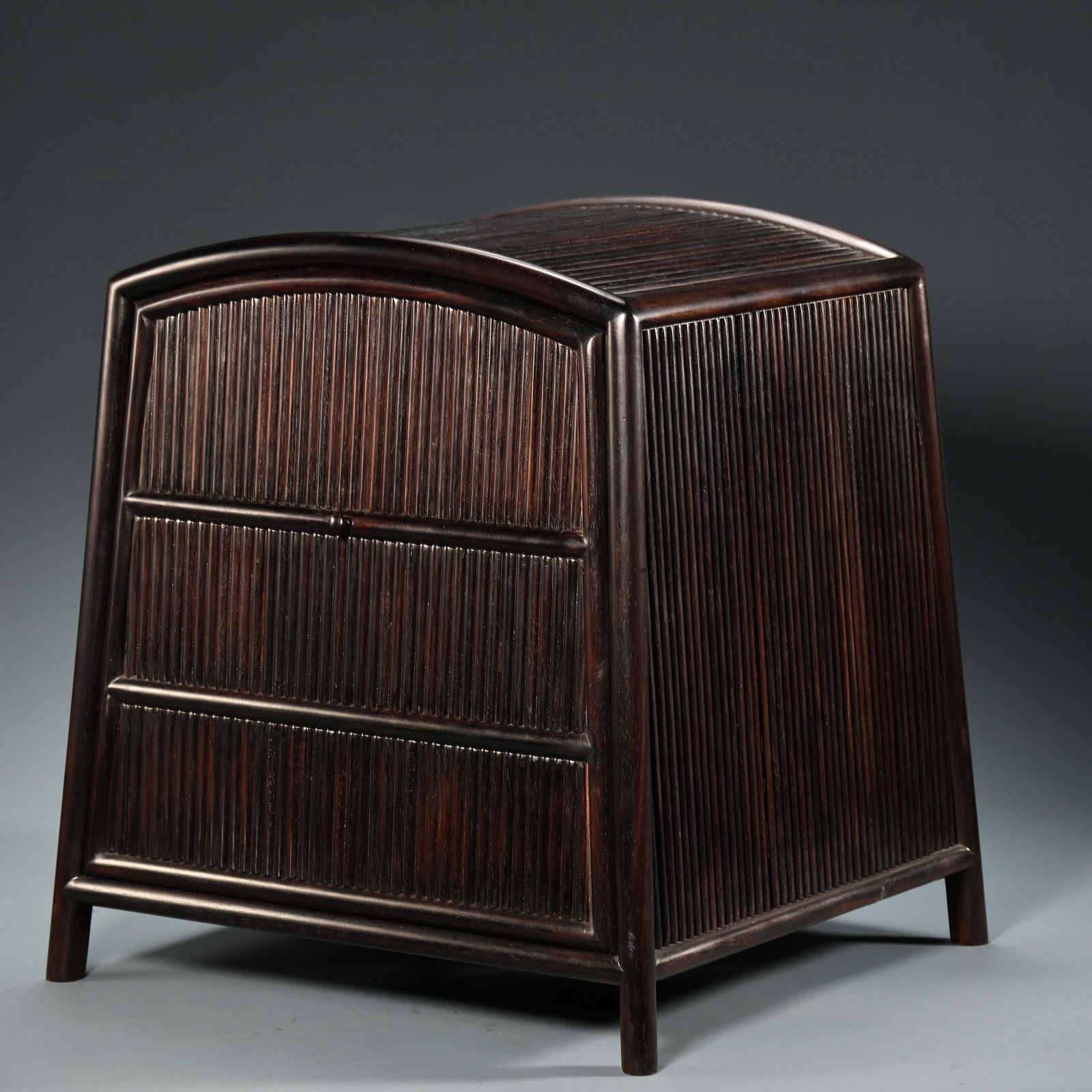 CHINESE QING DYNASTY MAHOGANY CABINET: CHINESE QING DYNASTY MAHOGANY CABINET ; H. 31.5 cm. L. 27 cm.