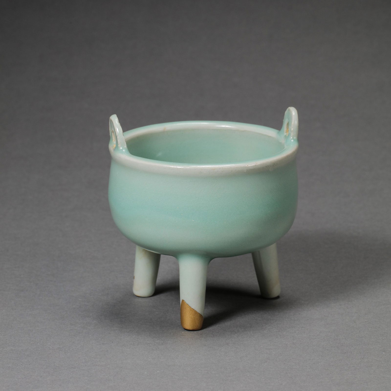 LONGQUAN WARE CELADON-GLAZED THREE-LEGGED STOVE IN SOUTHERN SONG DYNASTY, CHINA (1 of 9)