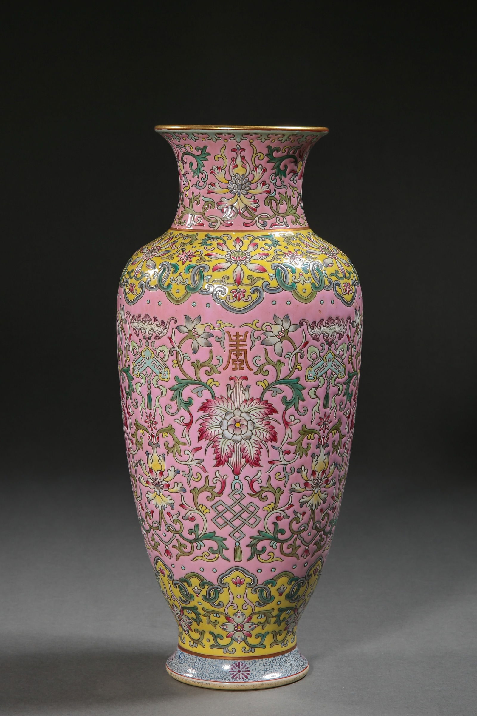 FAMILLE ROSE APPRECIATION VASES OF THE QIANLONG PERIOD OF THE QING DYNASTY, CHINA (1 of 7)