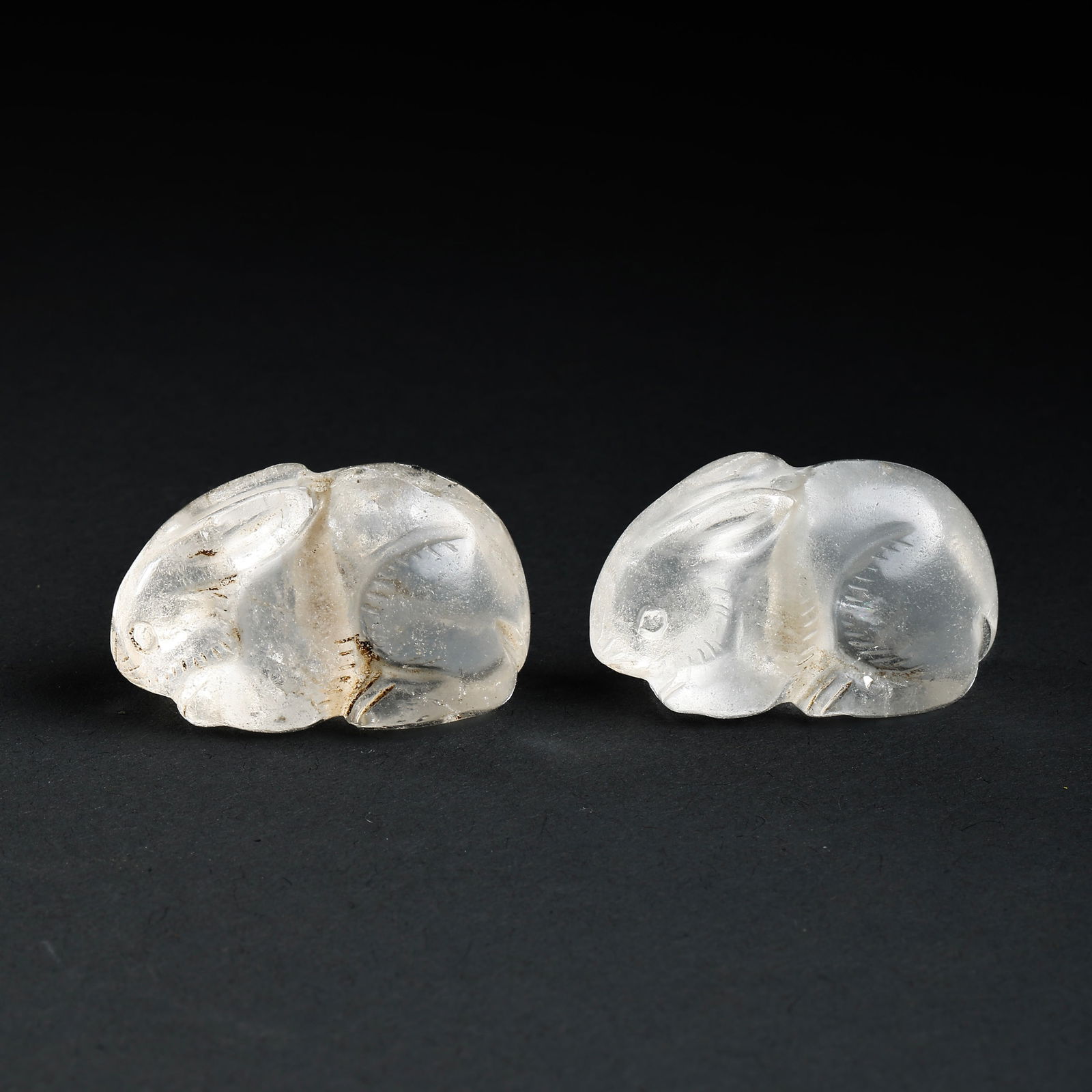 A PAIR OF CHINESE CRYSTAL RABBITS FROM THE QING DYNASTY (1 of 6)