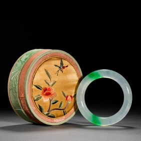 CHINESE JADE BRACELET FROM QING DYNASTY