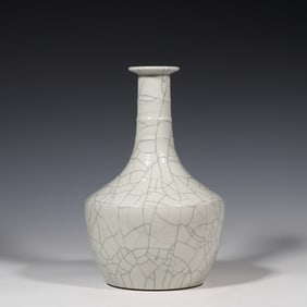 CHINESE QING DYNASTY QIANLONG PERIOD IMITATION OFFICIAL GLAZE BOTTLE