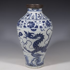 CHINESE MING DYNASTY BLUE AND WHITE DRAGON PATTERN BAG MOUTH PAN MOUTH BOTTLE