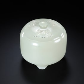 CHINESE QING DYNASTY HOTAN WHITE JADE THREE-FOOT LID STOVE