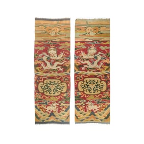 A PAIR OF CHINESE QING DYNASTY DRAGON PATTERN KESI SILK