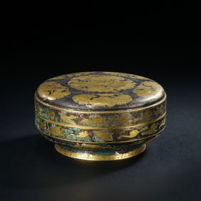 CHINESE TANG DYNASTY SILVER GILT LID BOX