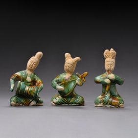 A GROUP OF CHINESE THREE-COLOR MUSIC FIGURINES FROM THE TANG DYNASTY