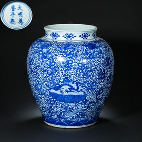 CHINESE DAMING WANLI PERIOD BLUE AND WHITE DRAGON PATTERN JAR