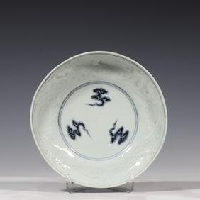 CHINESE MING DYNASTY BLUE AND WHITE DRAGON PLATE