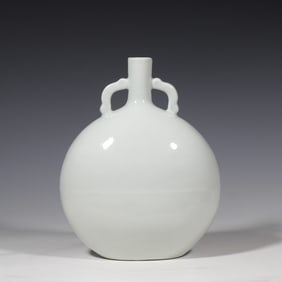 CHINESE QING DYNASTY SWEET WHITE GLAZE BOTTLE HOLDING THE MOON