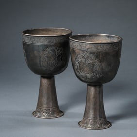 A PAIR OF CHINESE HAN DYNASTY STERLING SILVER TALL CUPS