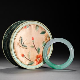 CHINESE JADE BRACELET FROM QING DYNASTY