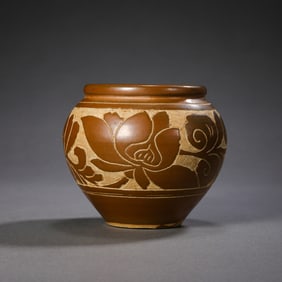 CIZHOU WARE RED GLAZE POT WITH CARVED FLOWER PATTERN IN NORTHERN SONG DYNASTY, CHINA