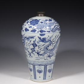 CHINESE YUAN DYNASTY BLUE AND WHITE DRAGON PATTERN WRAPPED MOUTH PLUM VASE