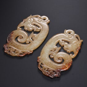 A PAIR OF CHINESE JADE DRAGONS FROM THE HAN DYNASTY