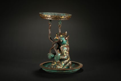 CHINESE WARRING STATES PERIOD OF THE WRONG GOLD AND SILVER BEAST CANDLESTICK