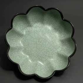 CHINESE SONG DYNASTY IMPERIAL WARE BLUE GLAZE SILVER BUCKLE ROYAL FLOWER MOUTH BOWL