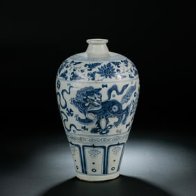 CHINESE YUAN DYNASTY BLUE AND WHITE ANIMAL PATTERN PLUM VASE