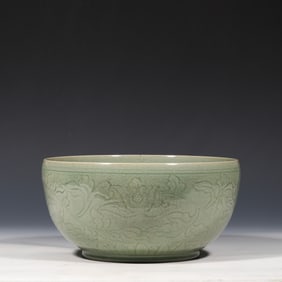 LONGQUAN WARE GREEN GLAZE BOWL WITH FLOWER PATTERN, SOUTHERN SONG DYNASTY, CHINA