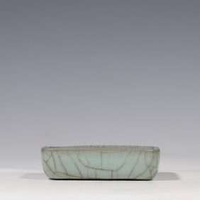 THE GREEN GLAZE OF THE IMPERIAL WARE, SONG DYNASTY, CHINA WAS WASHED IN FOUR DIRECTIONS