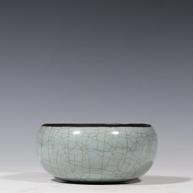 GREEN GLAZE POT OF IMPERIAL WARE, SONG DYNASTY, CHINA