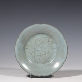 THE FLOWER MOUTH PLATE USED BY THE IMPERIAL COURT FROM THE IMPERIAL WARE, SONG DYNASTY, CHINA