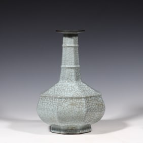 LONG NECK VASE WITH GREEN GLAZE COVERING MOUTH FROM GUAN WARE, SONG DYNASTY, CHINA