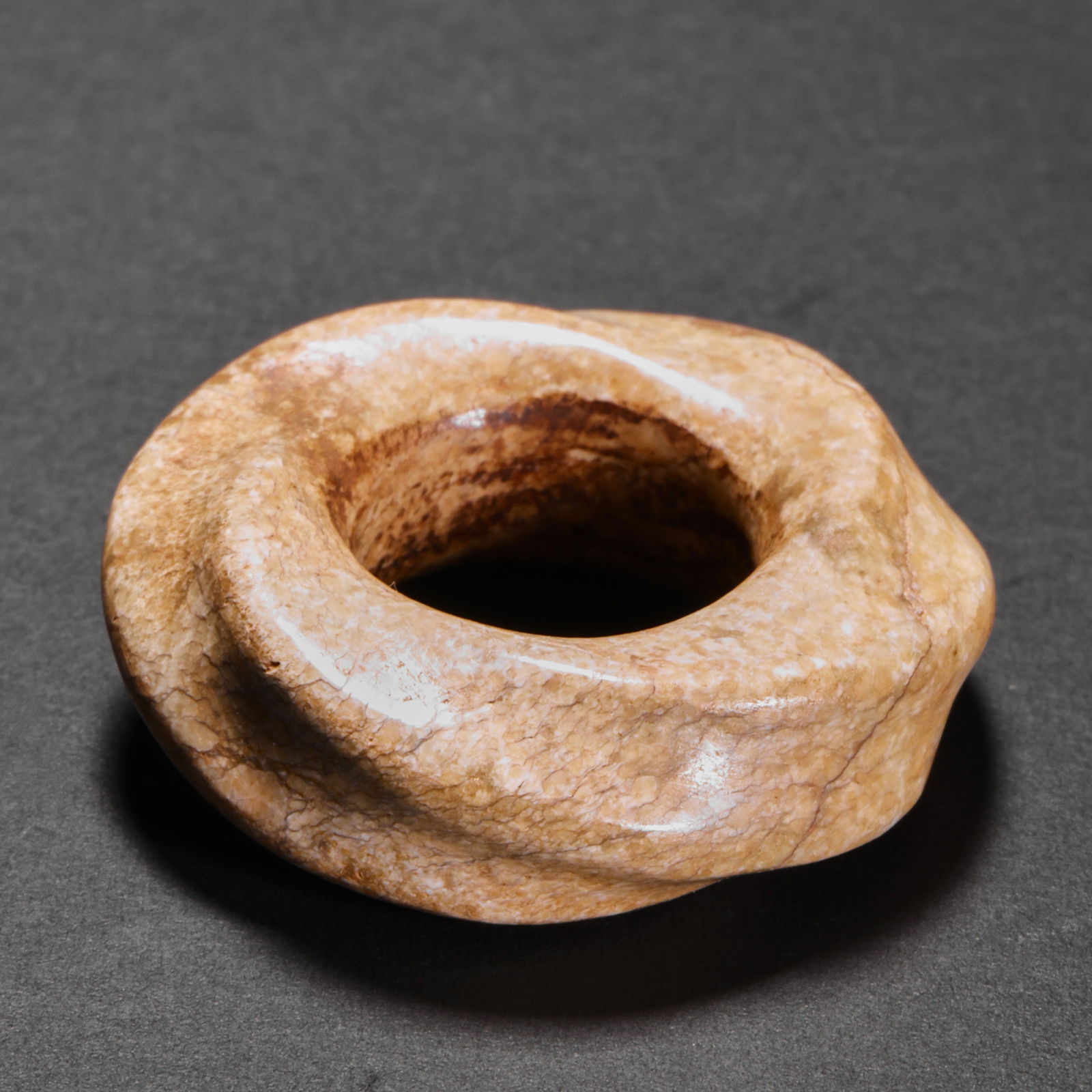 ANCIENT CHINESE JADE RING (1 of 10)