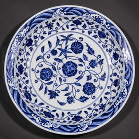 Large plate with blue and white floral pattern, Yuan Dynasty, China