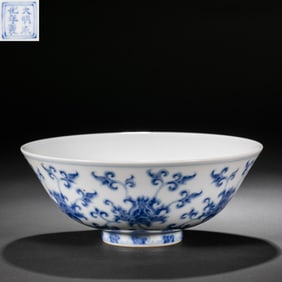 China Ming Chenghua period blue and white flower pattern bowl