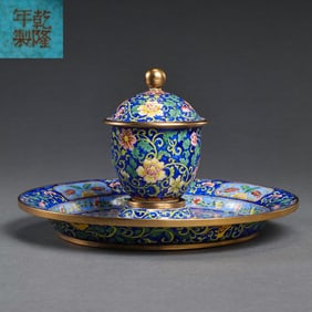 Chinese Qing Dynasty Qianlong period enameled flower-patterned saucer