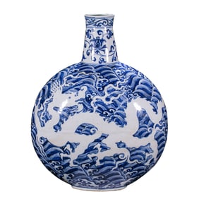 Chinese Ming Dynasty blue and white sphere vase