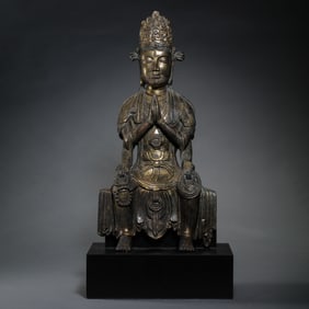 gilt-bronze statue of a seated Buddha from the Dali Kingdom, China, 10th century