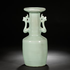 Chinese Southern Song Dynasty Longquan kiln green glaze double-eared bottle