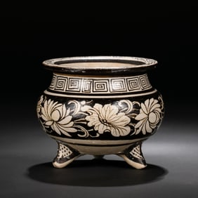 Chinese Southern Song Dynasty Jizhou kiln paper-cut floral pattern tripod censer